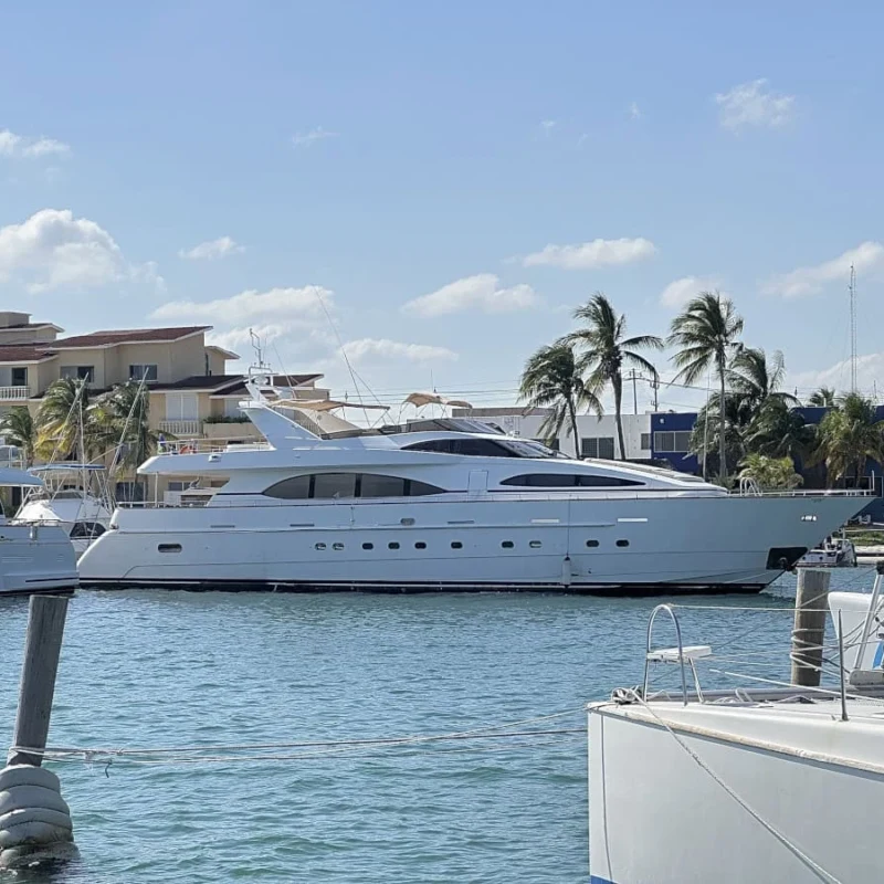 Isladventures Capricho Mega Yate 100′ 13